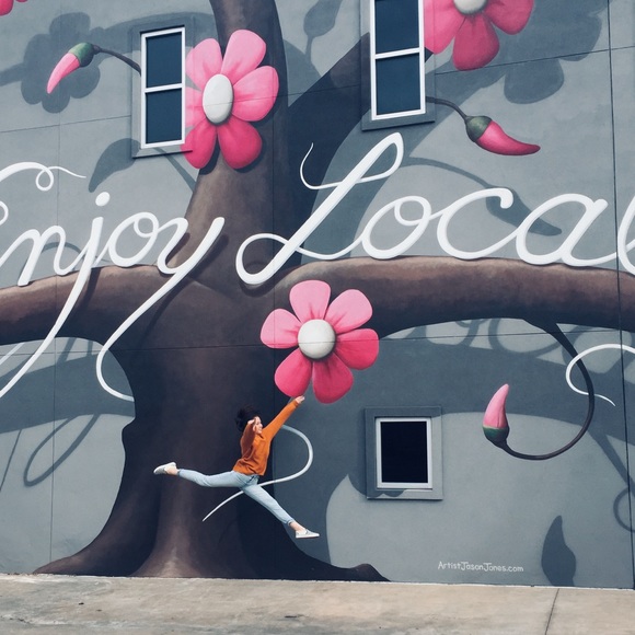 Meet your Posher, Gymnast - Picture 2 of 4